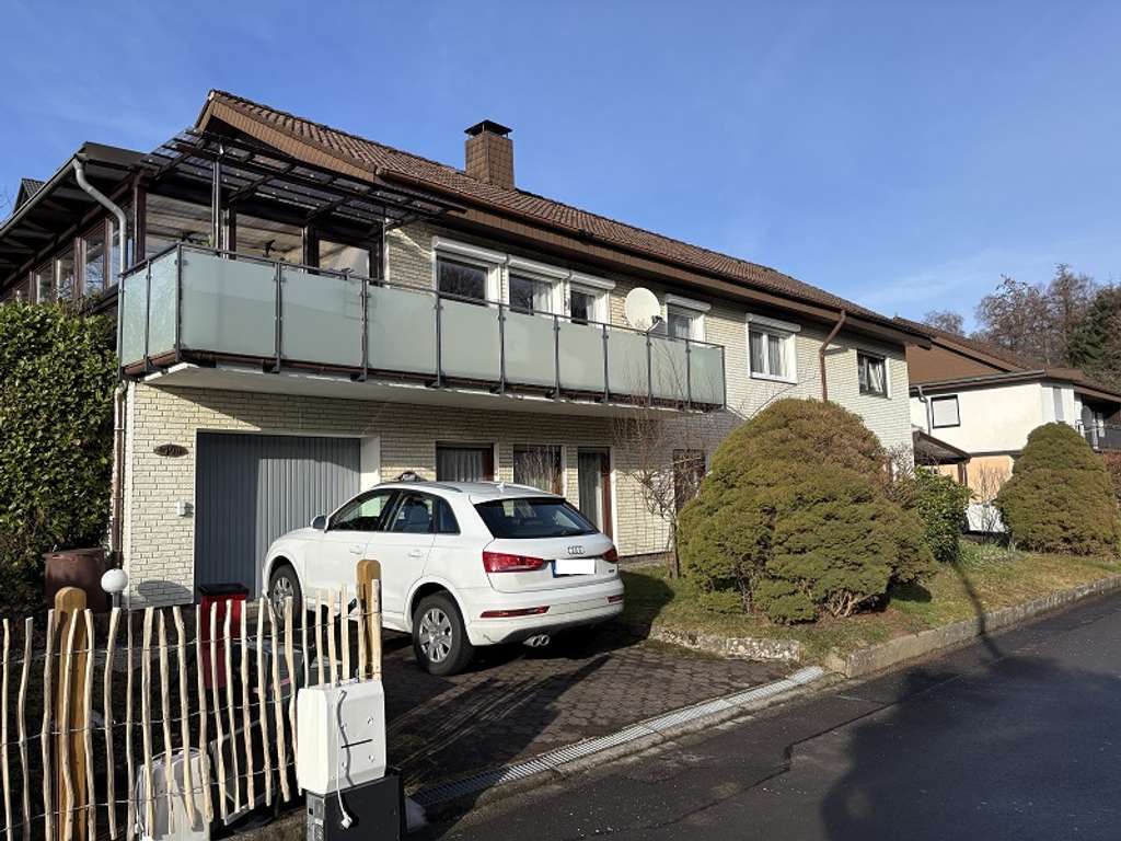 Immobilie in Bergneustadt - Zweifamilienhaus in begehrter Wohnlage von Bergneustadt – vielseitig nutzbar & mit Südausrichtung - Bild 1