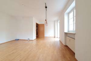 Balkon, TG-Stellplatz, Aufzug - Helle 3-Zimmer-Maisonette Baujahr 98 mit Tageslichtbad und Parkett! – Bärengasse a.A., 7747 Lobeda-Altstadt, Jena – Vorschaubild 3
