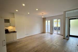 Moderne citynahe EG-Wohnung mit 2 Terrassen, EBK, TG-Platz und separatem Eingang, max.  2 Personen