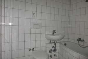 Frisch saniertes Single-Apartment mit Balkon und Wannenbad - nur für EINE Person! – Stendaler Straße 85, 12627 Hellersdorf, Berlin – Vorschaubild 4