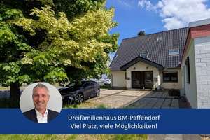 Drei Wohneinheiten, jeweils mit eigenem Garten und eigener Garage