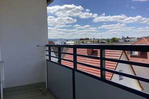Renovierte 2,5 Zimmer Wohnung in zentraler Lage mit Balkon.