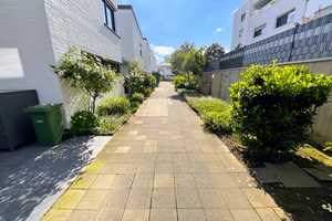 Muss man gesehen haben!
Ansprechendes Haus in begehrtem Umfeld, mit Tiefgaragenplatz und Potential! – Düren (Kreis) – Vorschaubild 2