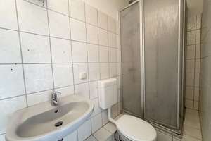 teilrenovierte 2-Zimmer-Wohnung in der beliebten Rostocker KTV | www.LUTTER.net – Budapester Straße 10, 18057 Kröpeliner-Tor-Vorstadt, Rostock – Vorschaubild 8