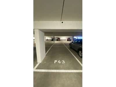**Tiefgaragenstellplatz zu vermieten**