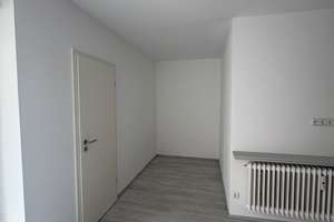 Sanierte 1-Zimmer Hochparterre Wohnung mit Einbauküche und Balkon  – Benditstraße 2, 90763 Nördliche Südstadt, Fürth – Vorschaubild 4