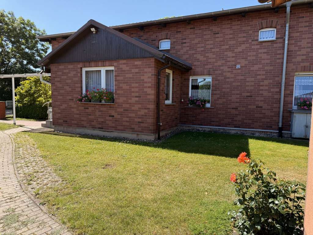 Immobilie in Schwedt/Oder - EINMALIGE GELEGENHEIT | Doppelhaushälfte optimal für eine Großfamilie mit viel Platz und Komfort! - Bild 1