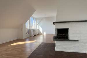 Charmante Dachgeschoss-Maisonette in ruhiger, grüner Wohnlage