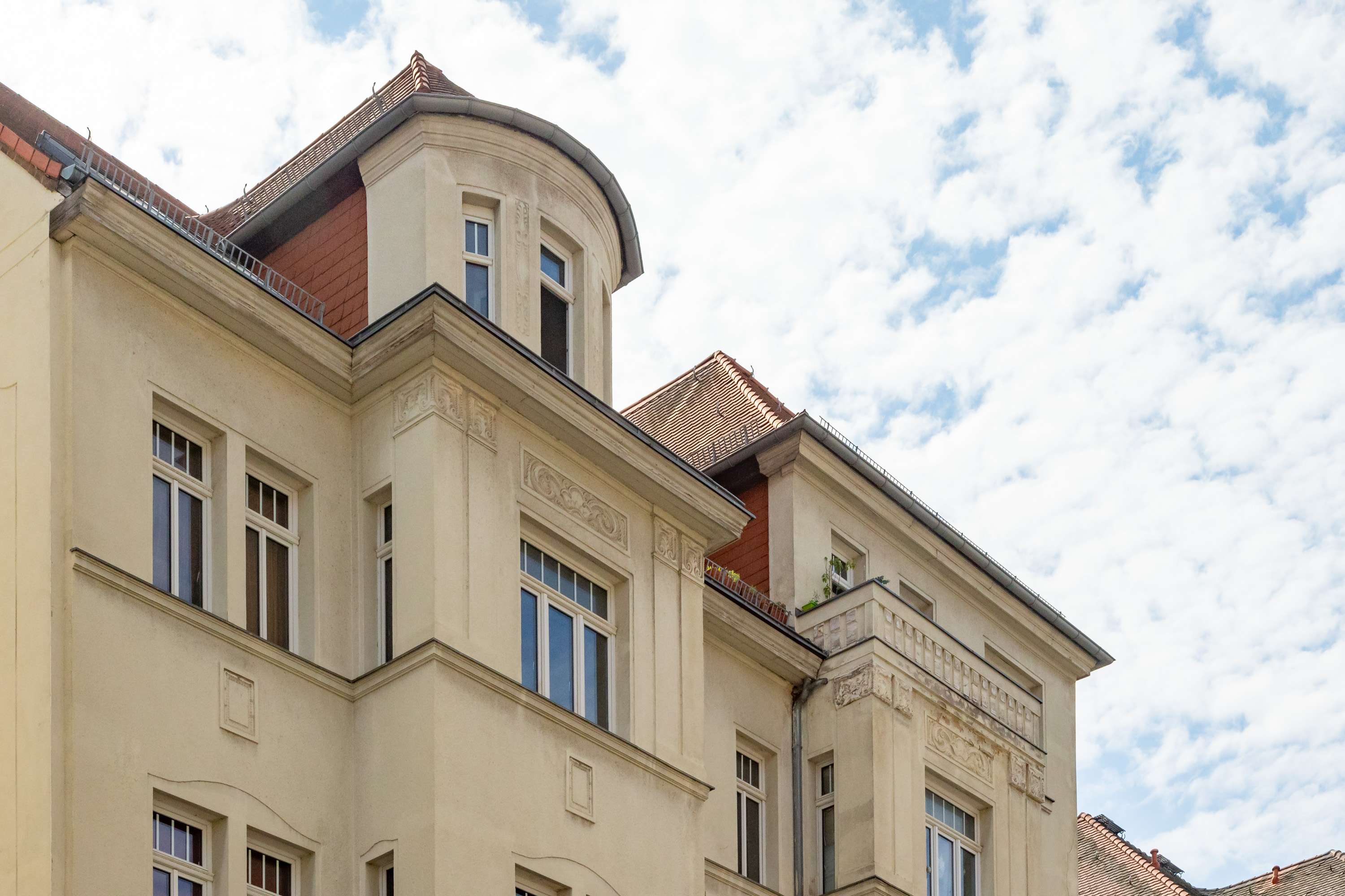 Unsanierte DG-Altbauwohnung mit weitem Blick am Steinplatz / Südvorstadt, Leipzig – Bild 4