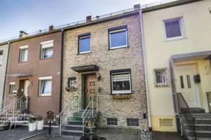 Bremen-Obervieland: Gepflegtes Reihenmittelhaus mit neuen Fenstern in ruhiger Lage für Familien