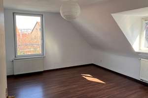 Helles Zimmer in schöner 80qm 2er-WG am Schlossgarten mit Balkon und zwei Bädern – Die vollständige Adresse der Immobilie erhältst du vom Anbieter., 70190 Berg, Stuttgart – Vorschaubild 19
