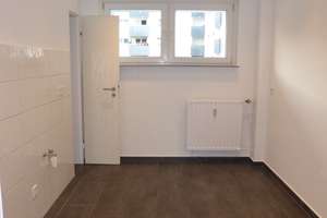 Frisch renovierte 3-Zimmer Wohnung mit Balkon, nahe FH und Köln Arcaden – Feldbergstr. 16, 51105 Humboldt/Gremberg, Köln – Vorschaubild 4