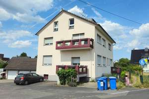 Ansprechende 2,5-Zimmer-Dachgeschosswohnung mit hochwertiger EBK u. Garage in bevorzugter Wohnlage v – Die vollständige Adresse der Immobilie erhältst du vom Anbieter., 51377 Steinbüchel, Leverkusen – Vorschaubild 2