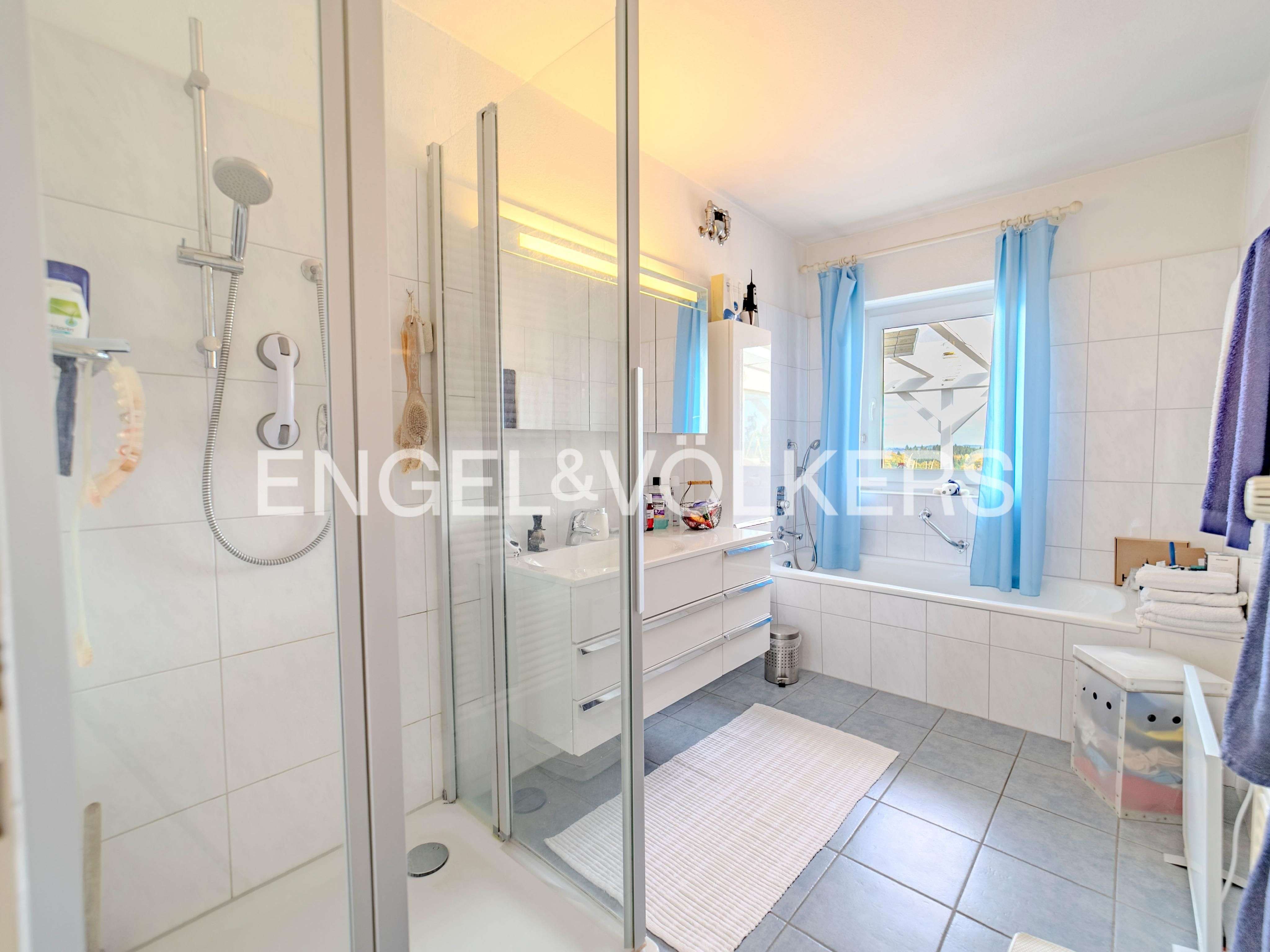 Immobilie in Bonndorf im Schwarzwald - Naturnahes Einfamilienhaus mit Blick ins Grüne - Bild 2