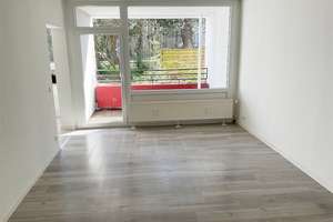 Schöner Wohnen auf 2 Ebenen! Renovierte 5 Zimmer, 2 Bäder, Loggia, gute Raumaufteilung, Abstellraum – Gropiusweg 15, 44801 Querenburg, Bochum – Vorschaubild 2