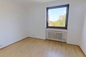 Große 3,5-Zimmer-Wohnung mit BALKON und 2 Bädern in ruhiger Wohnlage im Kölner Norden – Haselnußweg 11, 50767 Heimersdorf, Köln – Vorschaubild 3