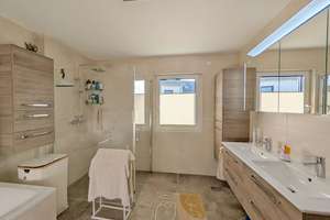 Neuwertiger Bungalow – Exklusives Wohnen auf einer Ebene – Die vollständige Adresse der Immobilie erhältst du vom Anbieter., 88639 Wald – Vorschaubild 9