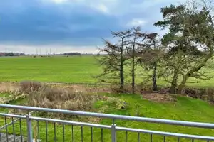 Reserviert - Einfamilienhaus mit Garage in der Krummhörn-Pewsum
Sackgassenendlage und Blick über d – Aurich (Kreis) – Vorschaubild 6