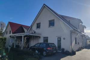 Schöne Doppelhaushälfte aus 2013 mit Carport auf ca. 370 m² Grundstück in ruhiger Lage von Edewecht – Die vollständige Adresse der Immobilie erhältst du vom Anbieter., 26188 Edewecht – Vorschaubild 1