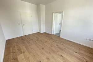 **TOP LAGE**Sanierte 2 RWG mit Balkon & Bad mit Badewanne**WE 02**