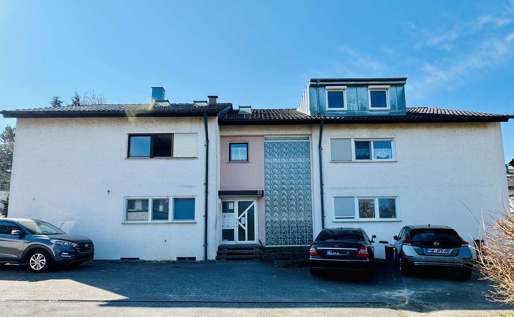Immobilie in Freiberg am Neckar - Dachgeschosstraum  mit viel Potenzial - 2 Zimmer sofort frei - zu verkaufen - Bild 0
