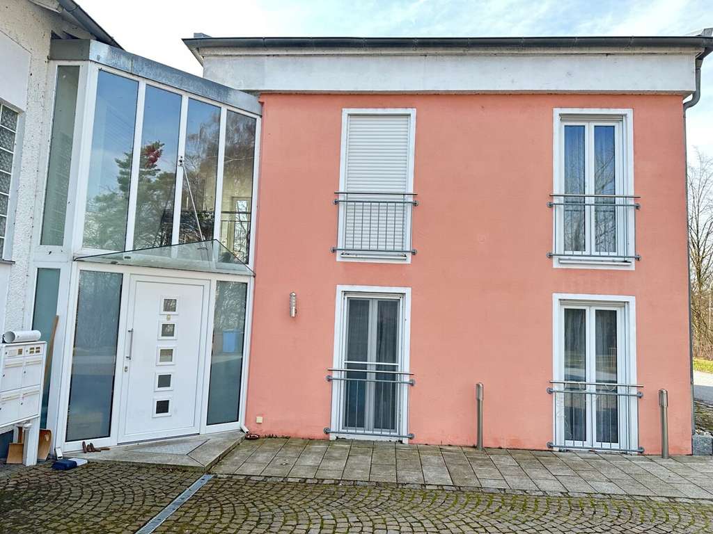 Immobilie in Plattling - Plattling: Gr. Wohnhaus m. Anbau - vermietet - m. ca. 1.000 m2 Grund in zentraler u. ruhiger Lage - Bild 4