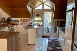 Helle 3 Zimmer Dachgeschosswohnung mit kleinem Balkon und hochwertiger Einbauküche in Pforzheim