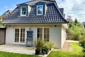 Einfamilienhaus mit Garten und 2 Stellplätzen