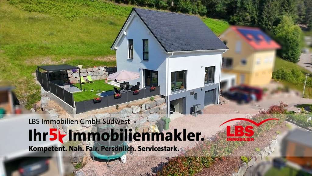 Immobilie in Hornberg - Modernes Wohnen mit Weitblick - Neuwertiges Einfamilienhaus mit großem Garten, Keller und Garagen - Bild 0
