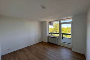 Exklusiv sanierte Etagenwohnung mit sonnigem Südostbalkon und Einbauküche – Die vollständige Adresse der Immobilie erhältst du vom Anbieter., 50735 Riehl, Köln – Vorschaubild 3