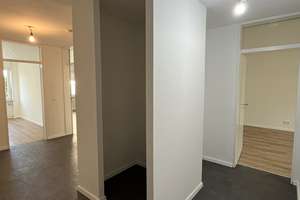 Zweitbezug nach Renovierung – 5-Zimmer-Wohnung mit 104 m² im schönen Biebrich – Die vollständige Adresse der Immobilie erhältst du vom Anbieter., 65203 Biebrich, Wiesbaden – Vorschaubild 1