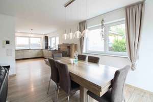 Creme de la Creme: Neuwertiges Einfamilienhaus mit 2 Einfahrten, eine Garage, PV und Solaranlage  – Die vollständige Adresse der Immobilie erhältst du vom Anbieter., 87439 Heiligkreuz/Neuhausen, Kempten (Allgäu) – Vorschaubild 4