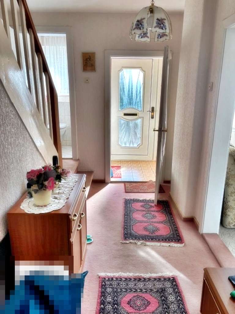 Immobilie in Braunsbedra - Charmantes Reihenmittelhaus mit Garten, 2 Garagen und Wintergarten in ruhiger Lage von Braunsbedra - Bild 3