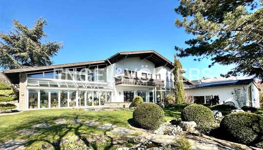 Bild von Repräsentatives Anwesen mit Indoor-Pool, zwei Doppelgaragen und parkähnlichem Grundstück