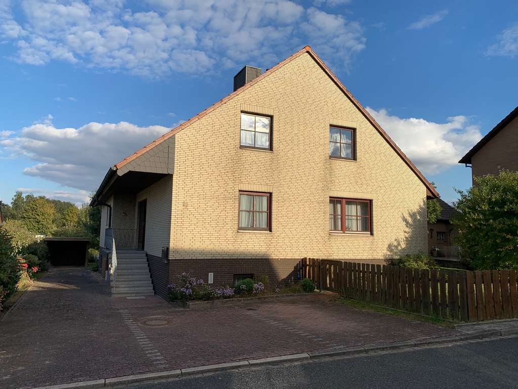 Viel Raum für Ideen – gepflegtes EFH mit Kamin & großem Grundstück in Nordsteimke