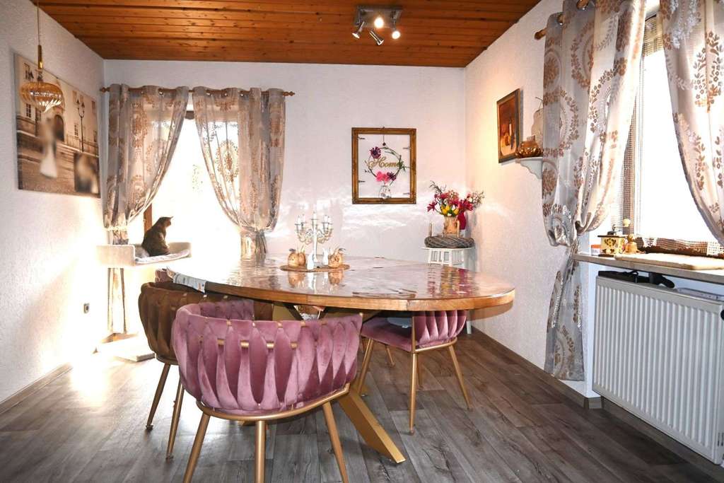 Immobilie in Ortenburg - Familienhaus in Ruhelage mit über 3.000 m² Grund! - Bild 2