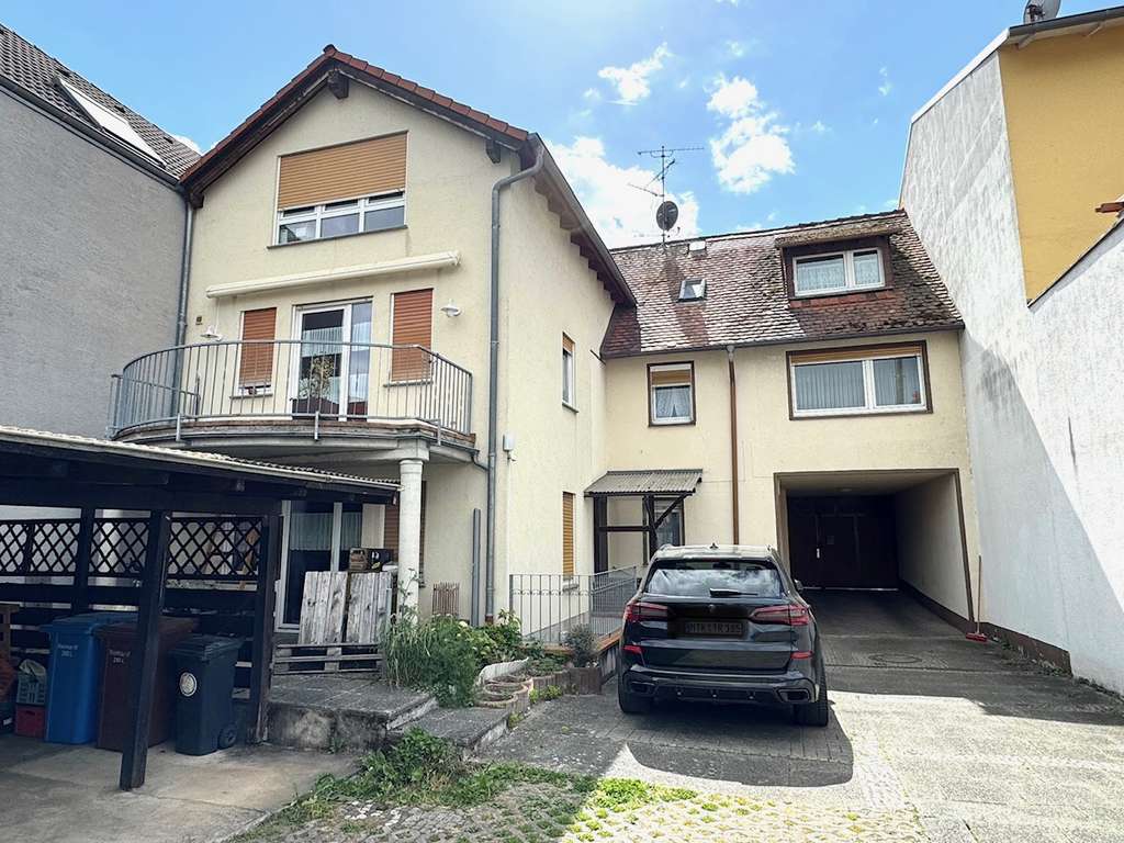 Zweifamilienhaus mit Einliegerwohnung in zentraler Lage von Hattersheim am Main