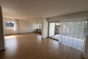 Lichtdurchflutete 3,5 Zimmer Wohnung mit Balkon in Paderborn