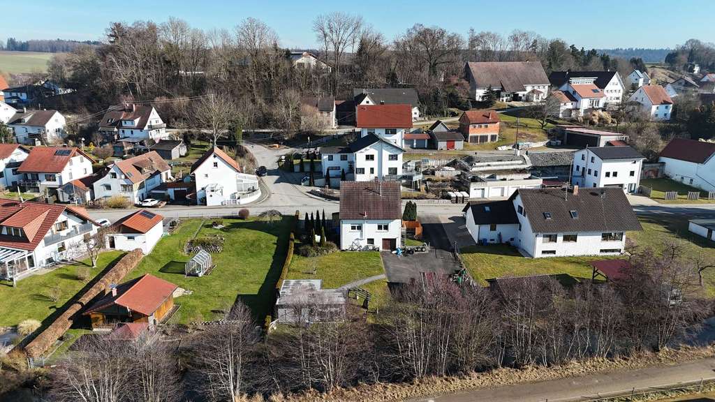 Immobilie in Maselheim - Zweifamilienhaus mit außergewöhnlichem Potenzial auf großem Grundstück in idyllischer Lage - Bild 3