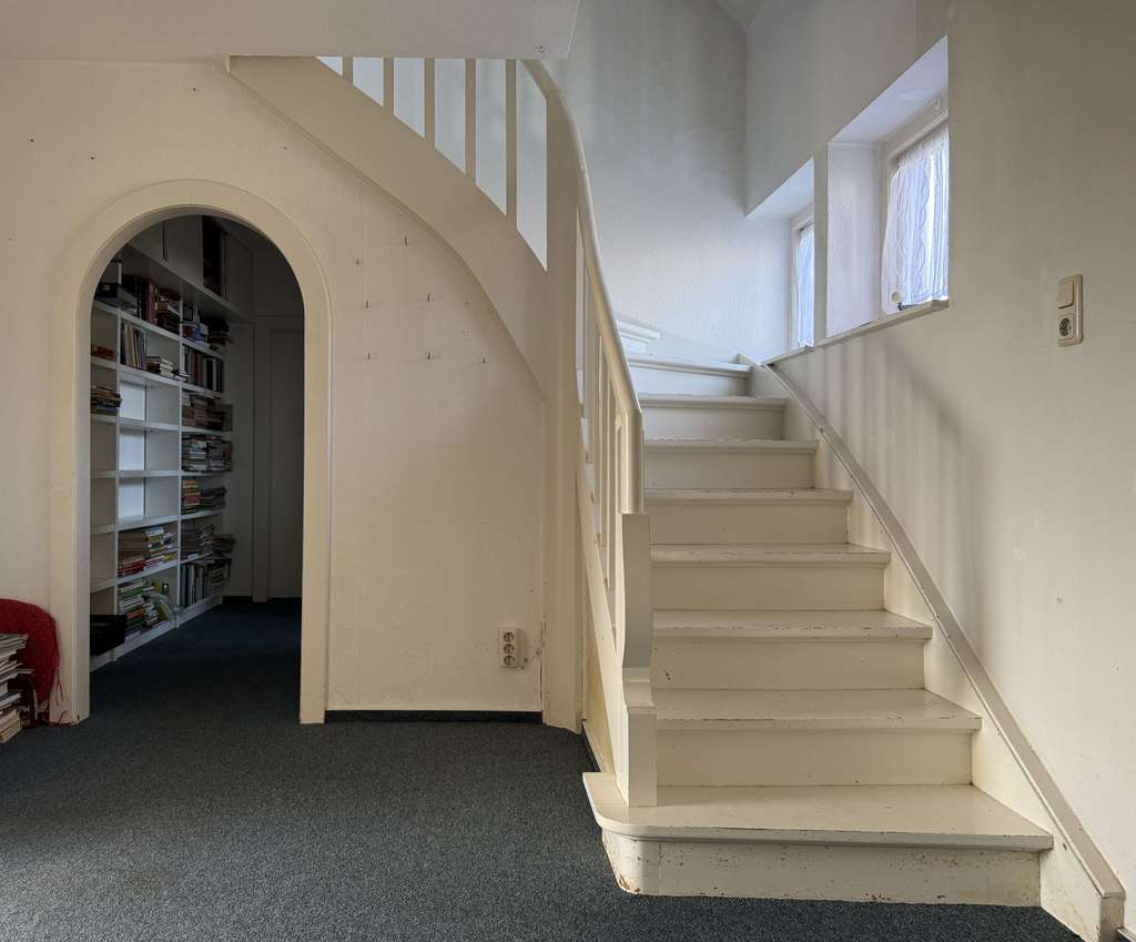 Immobilie in Garding - Viel Platz für neue Ideen: sanierungsbedürftiges Wohnhaus mit 2 Garagen auf großzügigem Grundstück - Bild 4