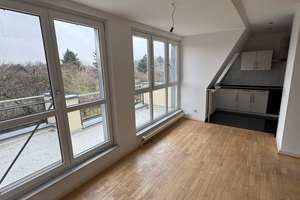 hell + sonnig!!! ruhige 3 Zi.-DG-WE mit Marmorbad, EBK, Balkon Richtung Süden, Blick ins Grüne!!!