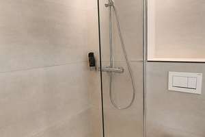 Hotel-Atmosphäre: vollausgestattetes möbliertes ehemaliges Hotelzimmer in Karlsruhe zu vermieten. – Kriegstr. 51, 76133 Innenstadt-West, Karlsruhe – Vorschaubild 9