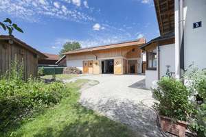 Doppelhaushälfte mit ca. 210 m² großem Stadel – Platz für Fahrzeuge, Werkstatt und Sammlung – Die vollständige Adresse der Immobilie erhältst du vom Anbieter., 85567 Grafing bei München – Vorschaubild 3