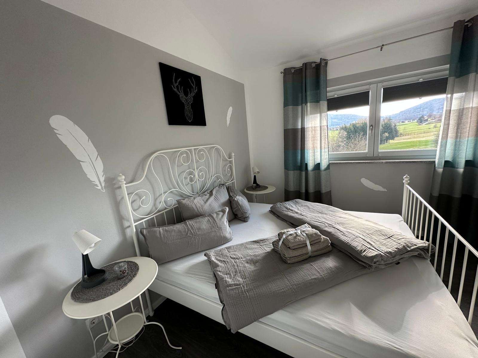 Immobilie in Zenting - Modernes Zweifamilienhaus mit großem Grundstück & nachhaltiger Energietechnik! - Bild 2