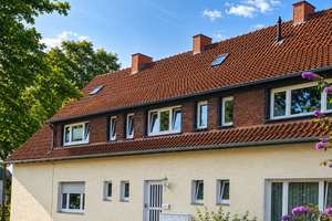 Mehrfamilienhaus, 8 Wohnungen, 5 Garagen, großes Grundstück, Kapitalanlage mit Entwicklungspotential