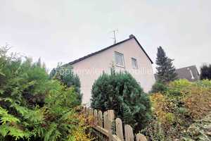 RESERVIERT!!! Sanierungsbedürftiges Reihenendhaus mit Garage in guter Lage von Burgdorf zu Verkaufen – Im Wiesengrund 31, 31303 Hannover (Kreis) – Vorschaubild 4