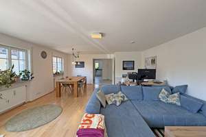 Tolle 4-Zimmer-Maisonettewohnung mit ruhiger Loggia und zwei Bädern – Die vollständige Adresse der Immobilie erhältst du vom Anbieter., 81739 Waldperlach, München – Vorschaubild 2