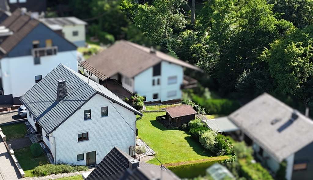 Immobilie in Bad Marienberg (Westerwald) - Zweifamilienhaus/Mehrgenerationenhaus mit Blick auf den Kurpark von Bad Marienberg - Bild 2