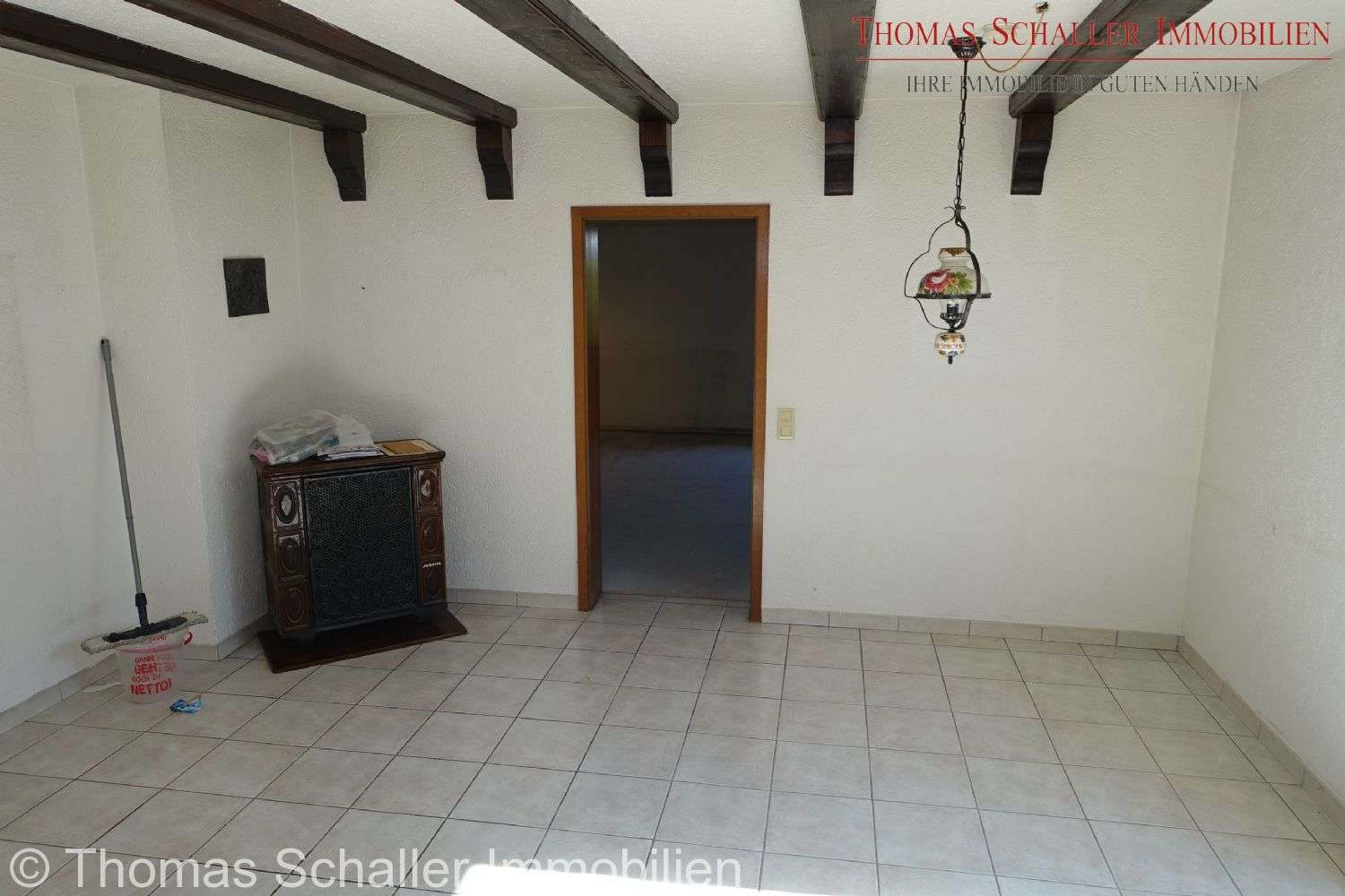 Immobilie in Velburg - Ein-/ Zweifamilienhaus in Hanglage mit Garage, Terrasse, Balkon, Loggia, EBK in Velburg bei Neumarkt - Bild 6