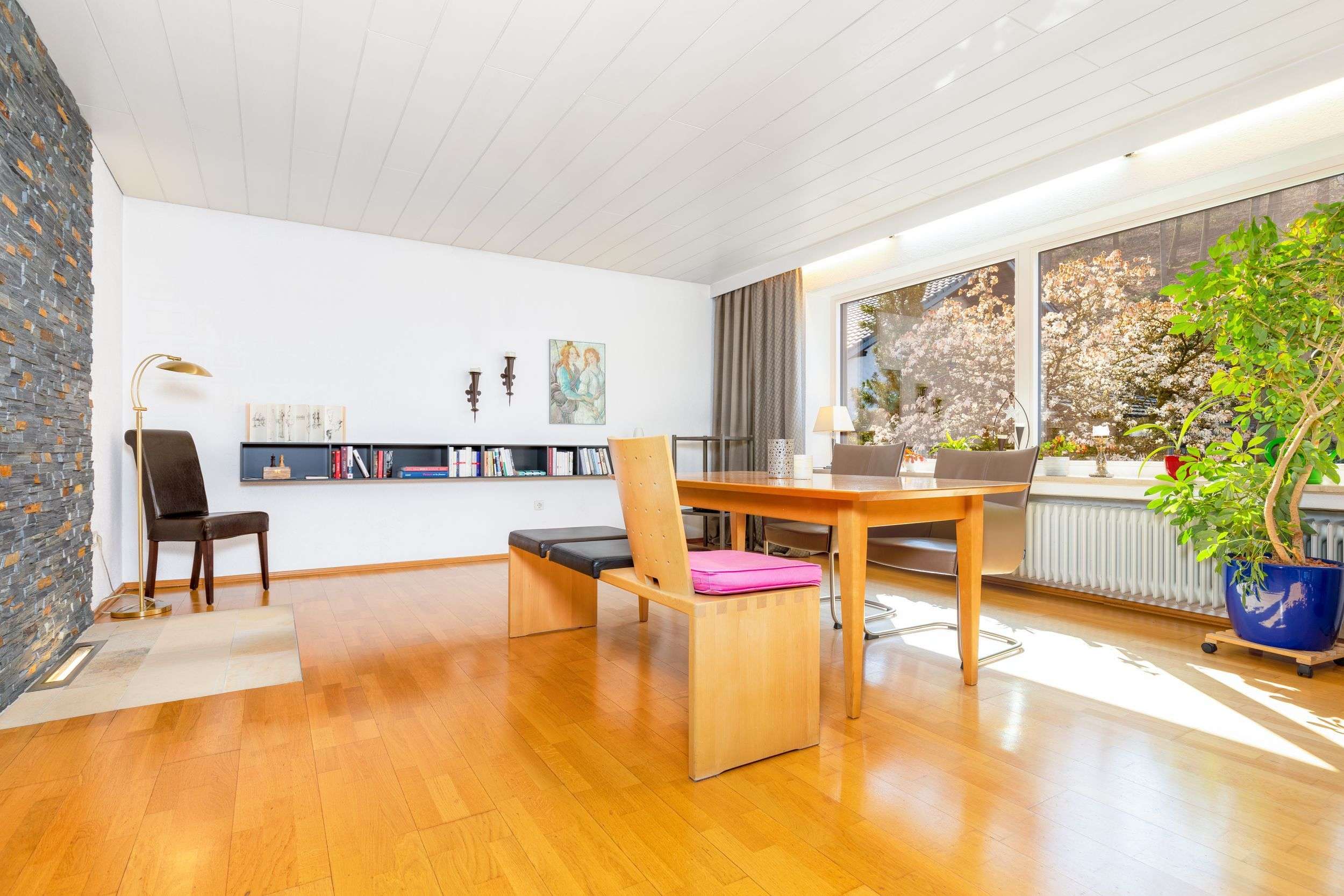 Immobilie in Rehling - Ihre Wohnzukunft mit Niveau: 6 Zimmer mit stilvollem Studio im Grünen für die ganze Familie - Bild 1